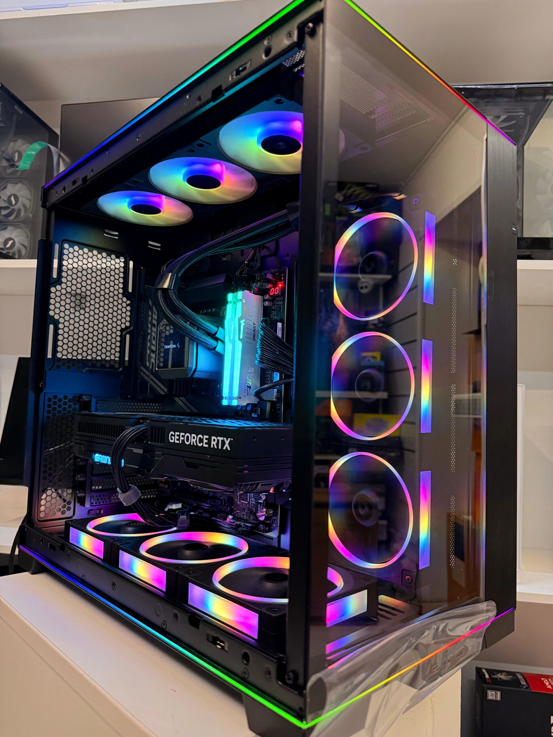 WhatsApp Image 2025-12-14 at 11.41.20_34fdf8b6 Calculator Lian Li/ Ryzen 9800X3D RTX 5070TI/ Memorie RAM 32GB DDR5/ SSD,Tva 21% / Garantie 24/36 luni! - imagine 1