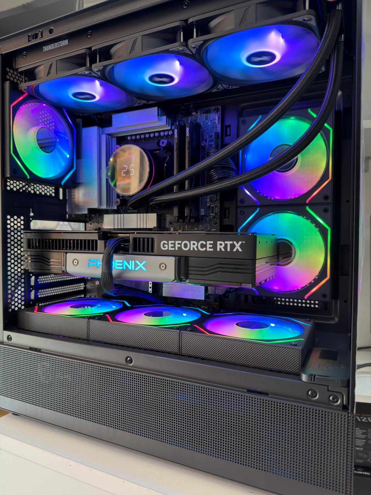 WhatsApp Image 2026-03-04 at 10.10.50 PC AMD Ryzen™ 9 9950X3D,Placa video Pheonix RTX 5080,Memorie Ram 32GB, SSD Lexar 2TB,1000 W MSI Gold,Factura,TVA,Garantie - imagine 1