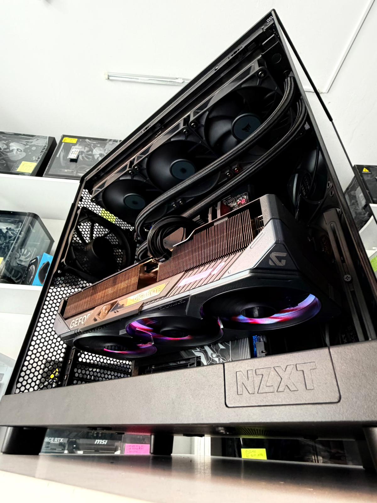 WhatsApp Image 2026-03-12 at 15.17.10 (4) PC Ryzen 9 9950X3D,Aorus X870E-X3D,Placa Video RTX 5090, 64GB,Samsung 9100 Pro 1TB PCI 5.0,TVA,Garantie! - imagine 1