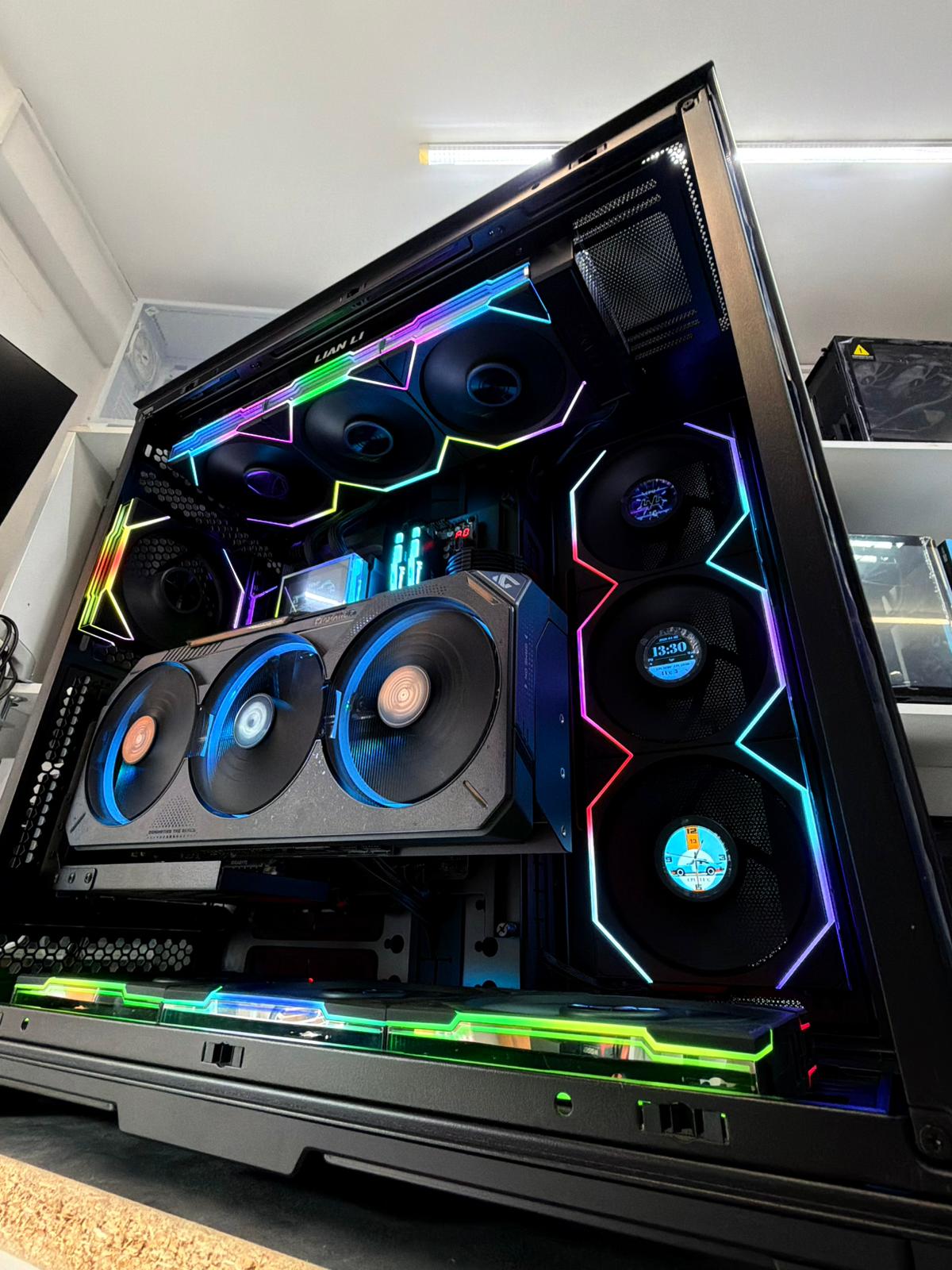 WhatsApp Image 2026-04-08 at 15.08.24 Lian Li Ryzen™9 9950X3D,Memorie RAM64GB,RTX5090,1500W,SSD8TB,Garantie,TVA,Rate - imagine 1