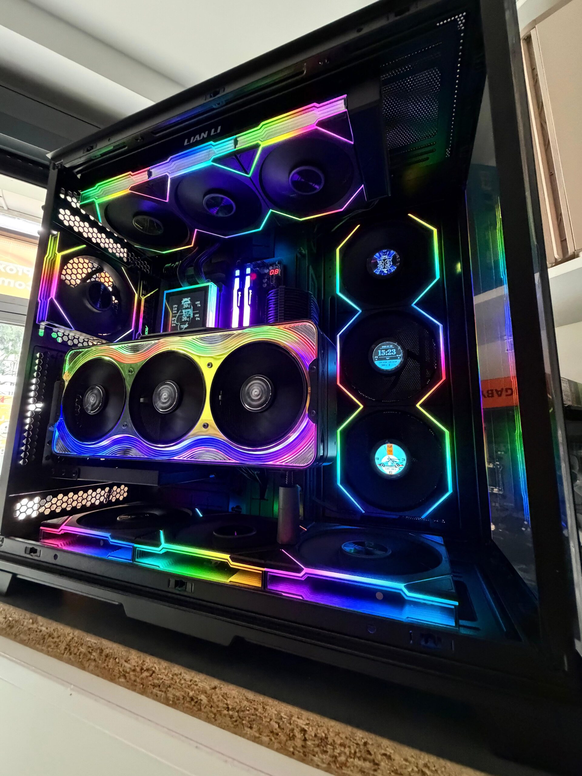 WhatsApp Image 2026-04-08 at 15.28.10 Lian Li Ryzen™9 9950X3D,Memorie RAM64GB,Video RTX5090,1500W,SSD8TB Garantie,TVA,Rate - imagine 1