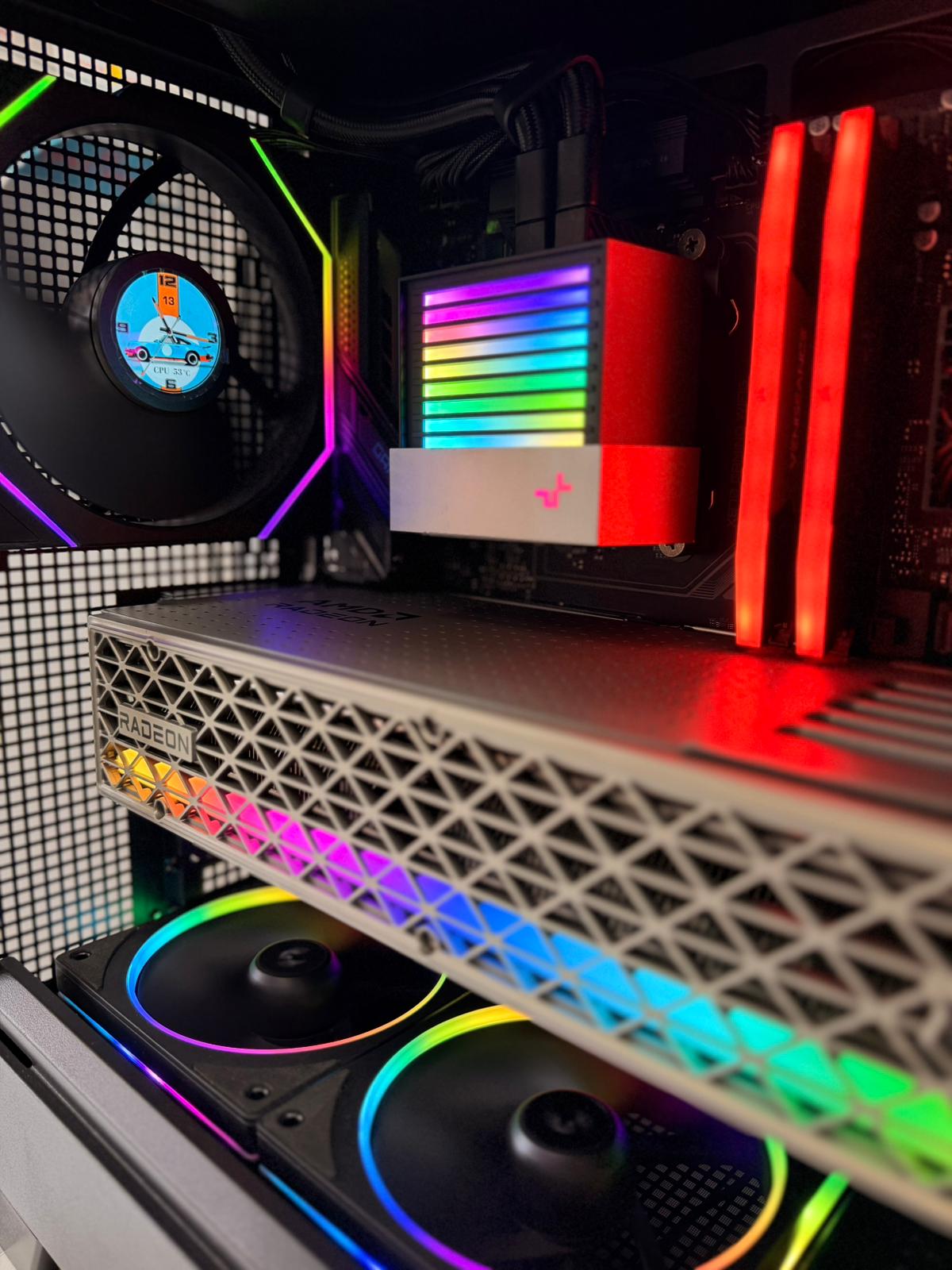 WhatsApp Image 2026-04-22 at 11.17.32 PC AMD Ryzen™7 9800X3D,Memorie RAM 32GB,RX 9070XT,1000W,SSD 2TB Garantie,TVA,Rate - imagine 1