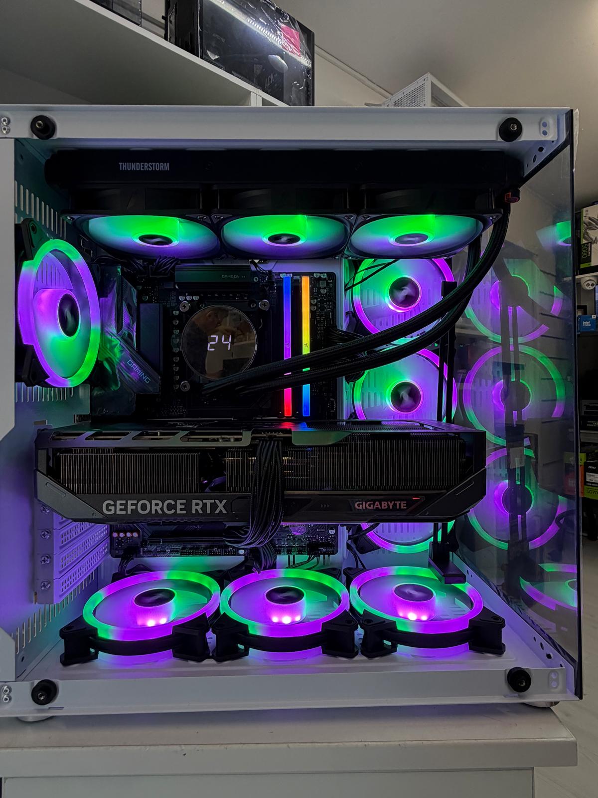 WhatsApp Image 2026-04-22 at 11.57.05 PC AMD Ryzen™7 9800X3D,Memorie RAM 32GB,Video RTX 5080,1000W,SSD 1TB Garantie,TVA,Rate - imagine 1