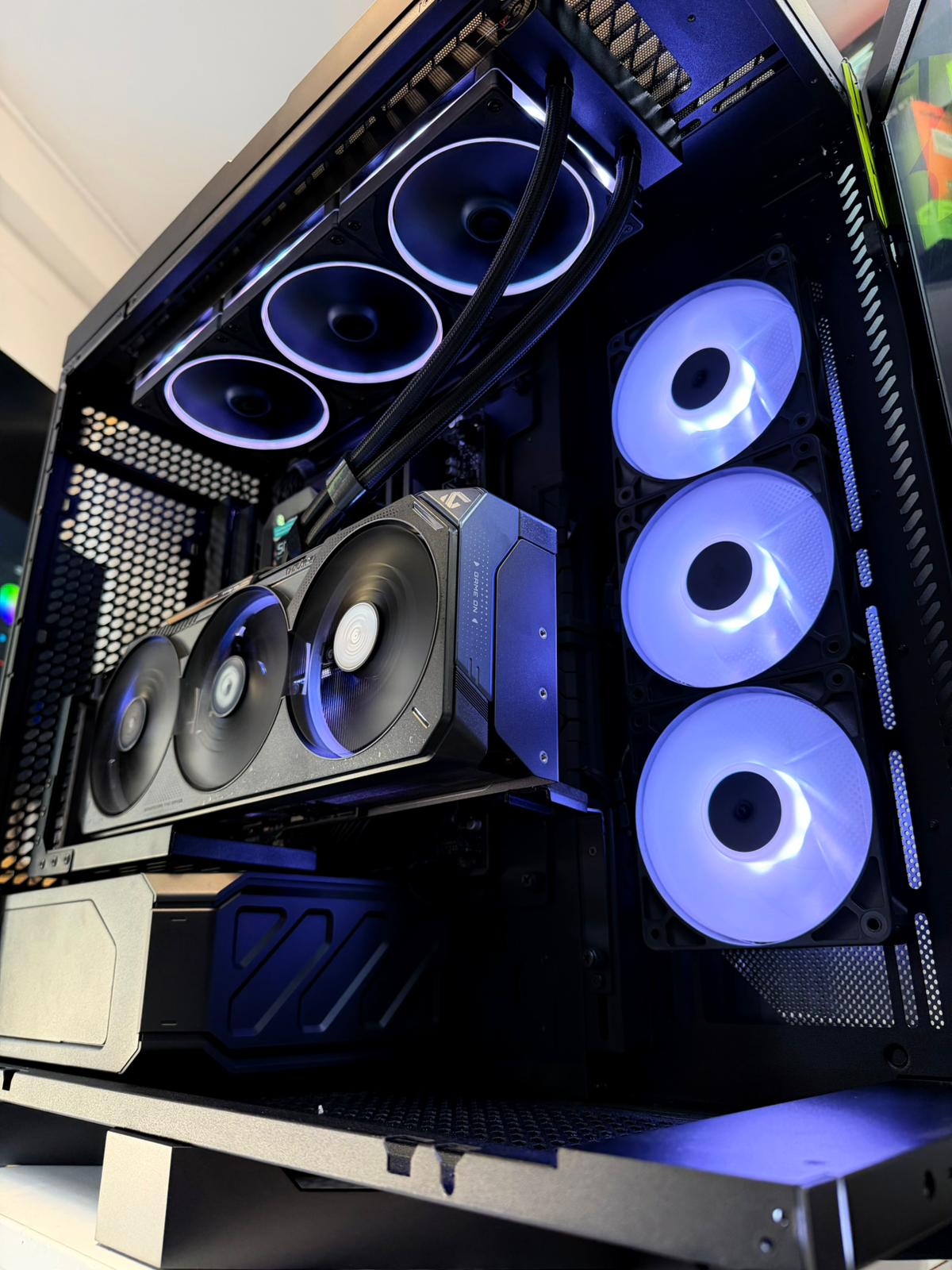WhatsApp Image 2026-05-27 at 10.20.21 (1) PC Gaming Ryzen 9 9950X3D /RTX 5080/48GB, SSD 2TB/ RATE-Garantie TVA - imagine 1