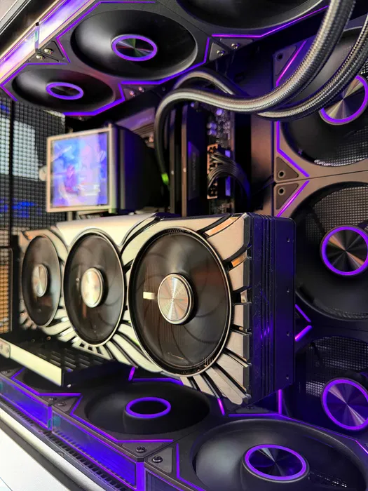 image (1) PC Ryzen 9 9950X3D /RTX 5080/32GB, SSD 2TB/ RATE-Garantie 3 ani, TVA! - imagine 1
