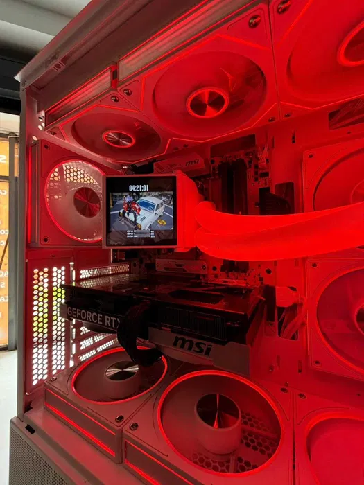 image (3) PC Gaming Ryzen 7 9800X3D /RTX 5070/32GB, SSD 1TB/ RATE-Garantie TVA - imagine 1