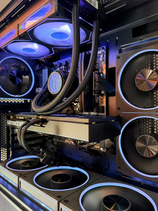 image PC Gaming Ryzen 7 9800X3D /RTX 5070 /32GB, SSD 1TB/RATE-Garantie,TVA - imagine 1