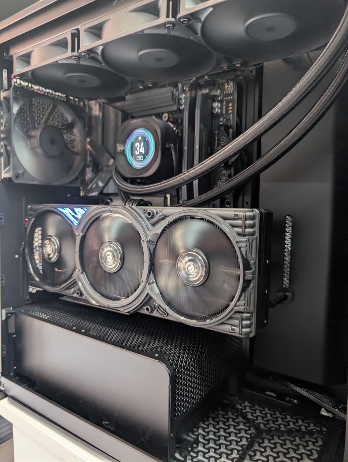 WhatsApp Image 2026-07-09 at 09.58.20 (1) Gaming PC Ryzen 9800X3D/X870E-X3D/Corsair 32GB /Corsair AIO/Corsair Carcasa/5070TI/TVA/Garantie - imagine 1