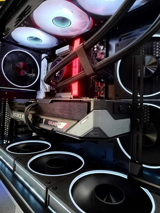 image (2) PC Gaming Ryzen™ 7 9850X3D/B850M/RTX 5070/32GB/360AIO/750W/Garantie/TVA! - imagine 1
