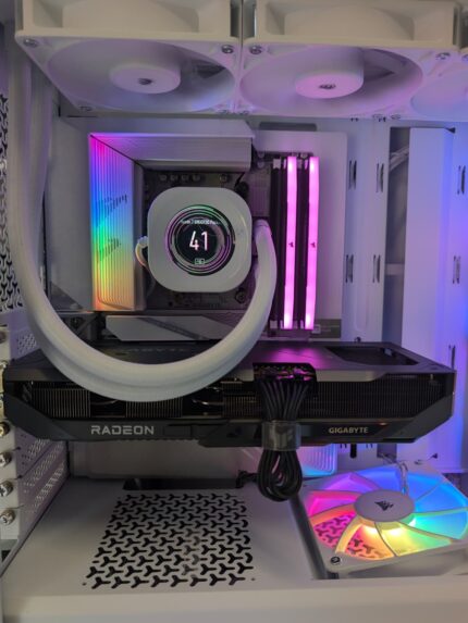 Gaming Pc Ryzen 7 9800X3D/Aorus B650E Stealth Wifi/Video RX 9070 GRE/Memorie RAM 32GB DDR5/Sursa 750W/Garantie/TVA