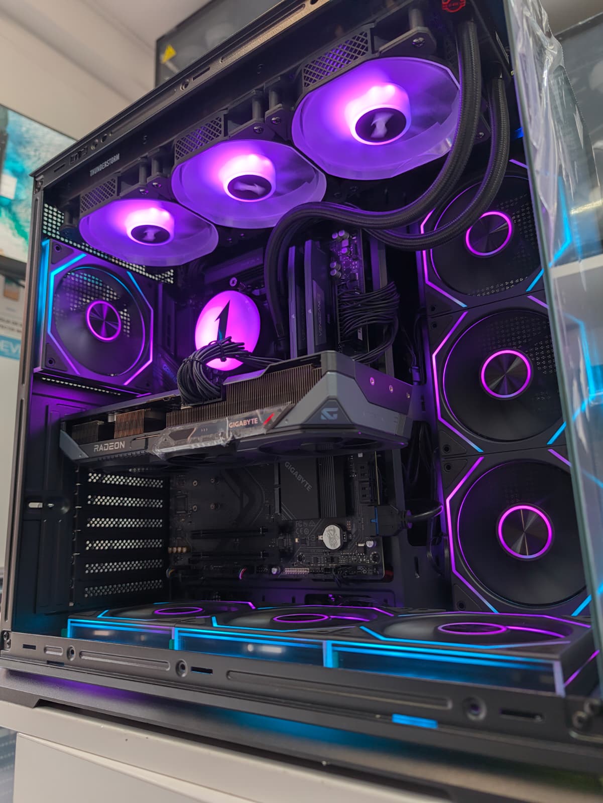 WhatsApp Image 2026-09-22 at 14.39.41 Gaming PC Ryzen 7 9850X3D/Gigabyte X870/ Amd RX 9070 12 GB/Cooler AIO 360/Memorie RAM 32GB DDR5/Garantie!,TVA! - imagine 1