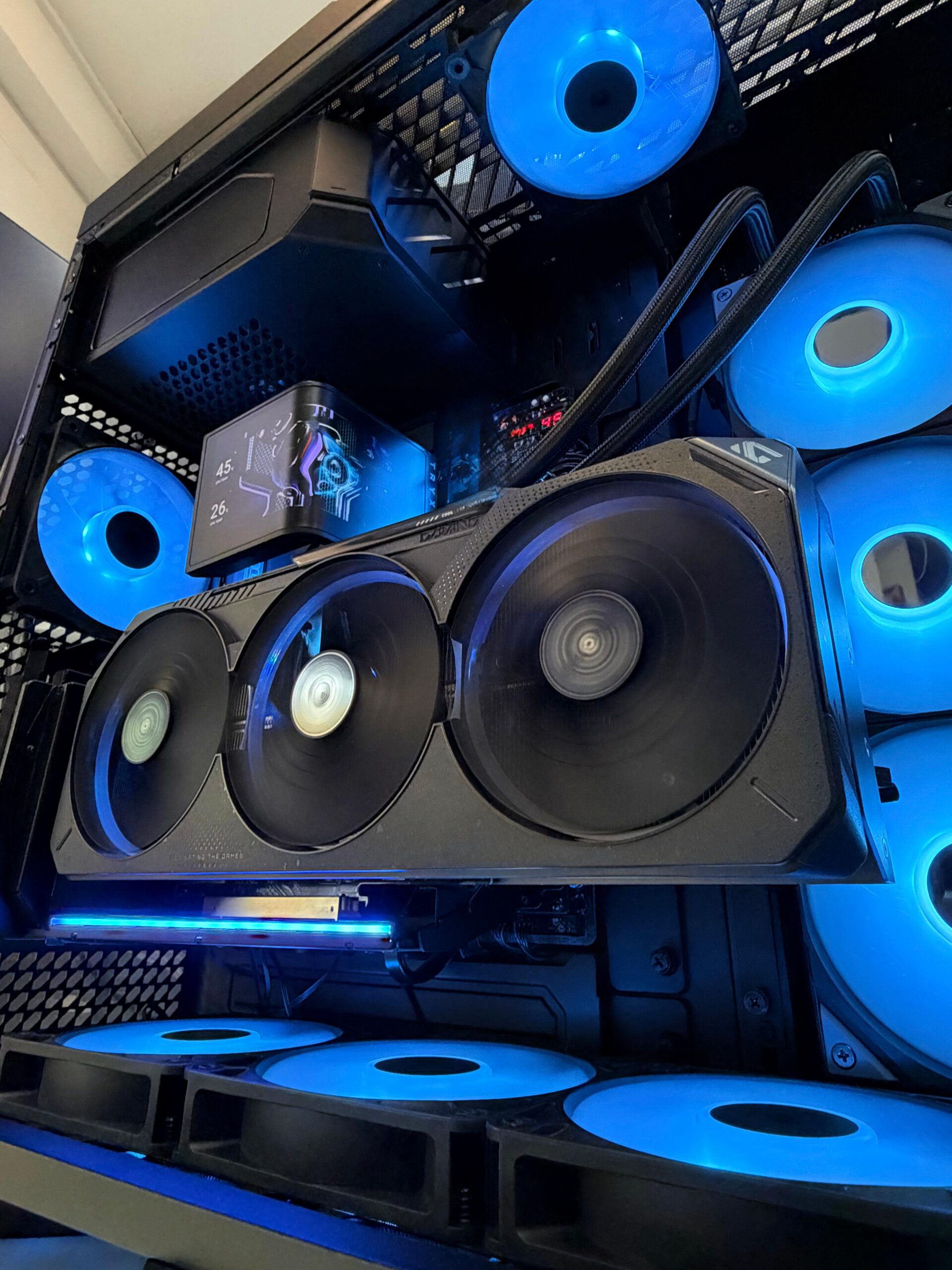 4 Gaming-AI PC Ryzen 9 9950X3D/Aorus X870E/Video RTX 5080/Memorie RAM 64GB/Stocare 2TB/Sursa 1000W/ - imagine 1