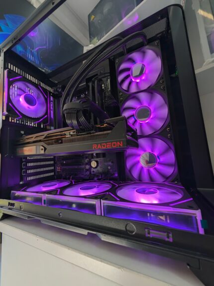 PC AMD  Ryzen 7 9800X3D/Placa de baza Asrock X870-PRO/Video AMD RX 7900 XT 20 GB/Stocare 2TB SAMSUNG /Cooler AIO 360/Memorie RAM Corsair 32GB DDR5/Garantie!
