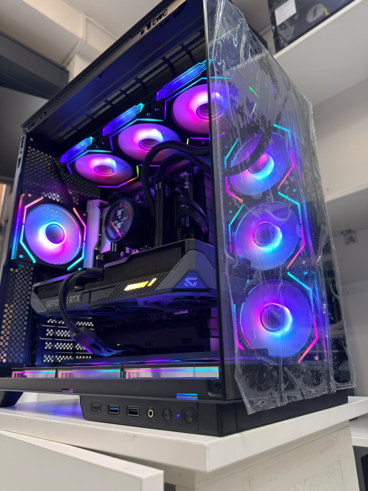 WhatsApp Image 2026-10-30 at 13.25.01 Gaming PC Ryzen 7 9800X3D/Placa de baza B650M/Video RTX 5070Ti/Memorie Ram 32GB/Stocare 2TB/Sursa 850W/Garantie/TVA - imagine 1